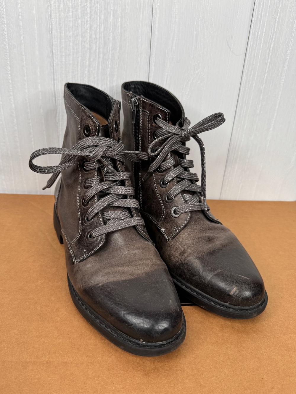 Johnston & Murphy Graice Gray Distressed Leather Ankle Boots Lace Up Side Zip 8M
